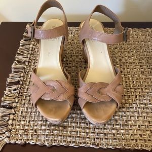 Tan crown wedge heels